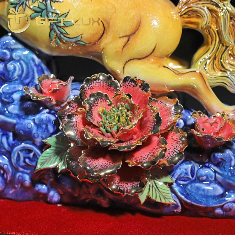 tuong-ngua-phi-nuoc-dai-qua-tang-cao-cap-mau-sac-vang-dong-chat-lieu-su-bat-trang (10)
