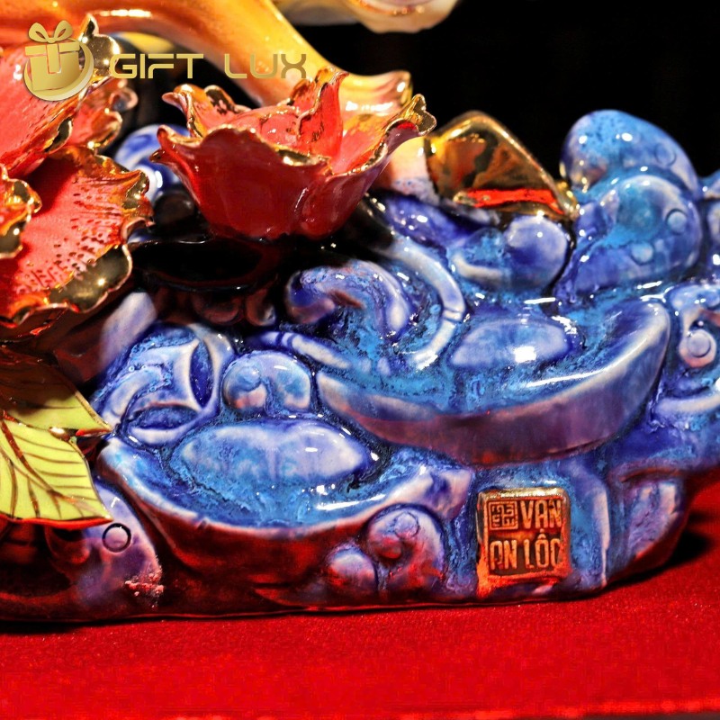 tuong-ngua-phi-nuoc-dai-qua-tang-cao-cap-mau-sac-vang-dong-chat-lieu-su-bat-trang (6)