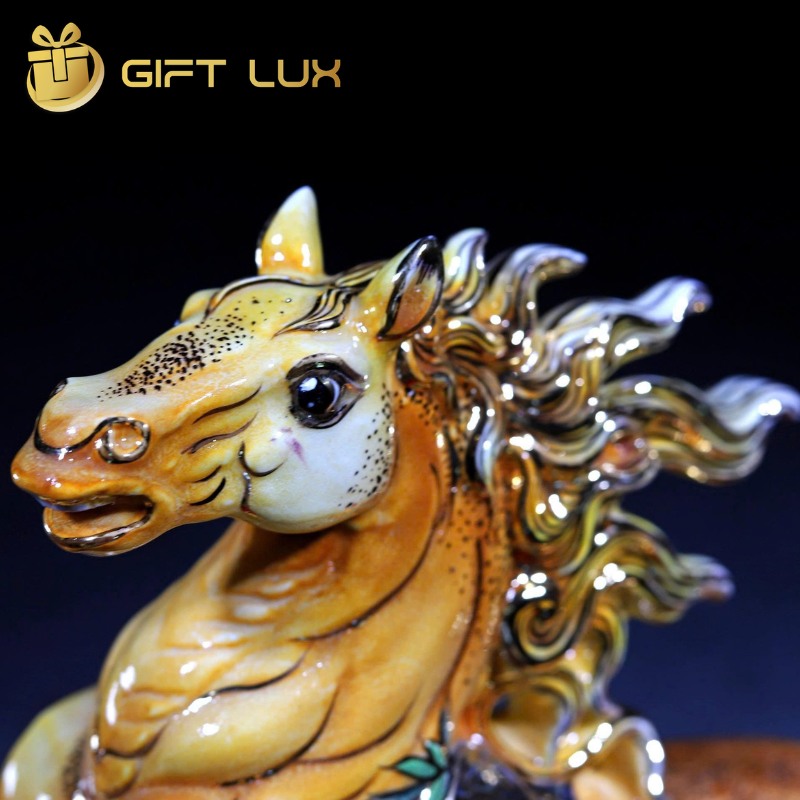 tuong-ngua-phi-nuoc-dai-qua-tang-cao-cap-mau-sac-vang-dong-chat-lieu-su-bat-trang (7)