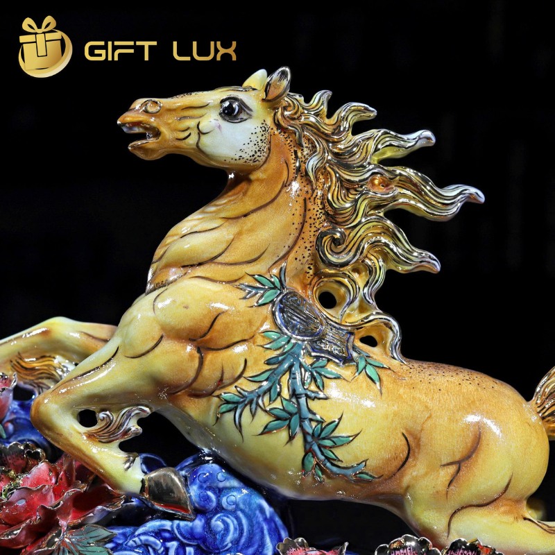 tuong-ngua-phi-nuoc-dai-qua-tang-cao-cap-mau-sac-vang-dong-chat-lieu-su-bat-trang (9)
